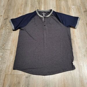 American Eagle Flex Classic Fit, Raglan Sleeved, Henley Tee Shirt Men's Medium